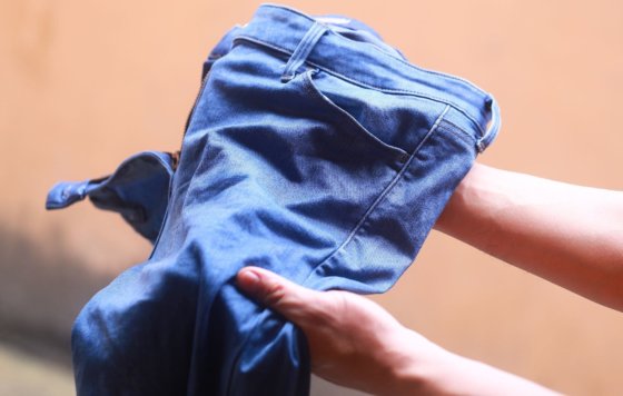 Секреты удаления пятен крови с джинсов