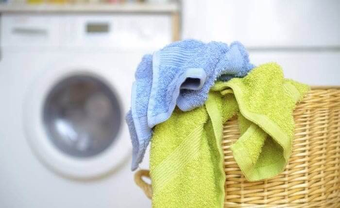 Почему махровые полотенца после стирки становятся жесткими и что с этим делать