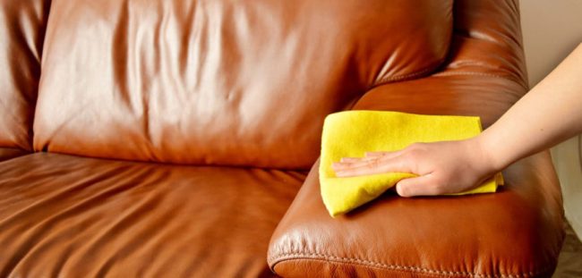 Простые способы как постирать диван от детской мочи