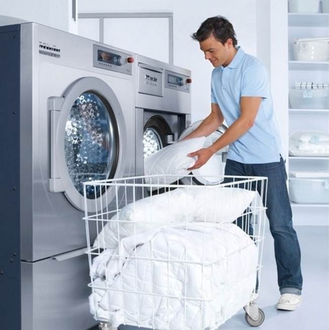Стираем ватное одеяло руками и в стиральной машине
