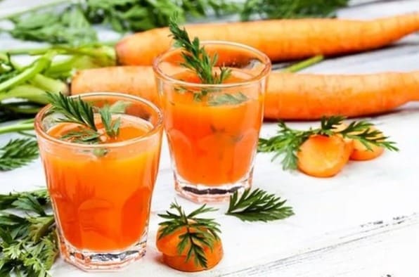 Как и чем отстирать морковный сок�� с одежды легко и быстро