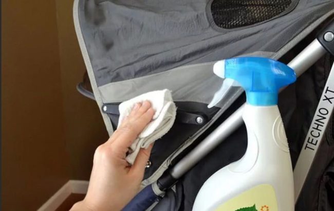 Как отстирать плесень с детской коляски безопасным для ребенка способом?