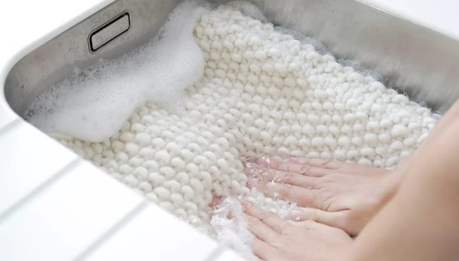 Шерстяное одеяло: безопасная стирка и правильная сушка
