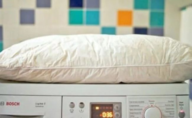 Как правильно и безопасно стирать подушки из холлофайбера