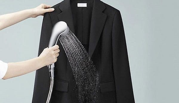 Можно ли и как правильно стирать пиджак в стиральной машине