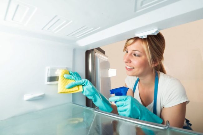 Как вымыть холодильник внутри, чтобы не было запаха