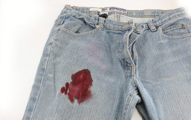 Как отстирать одежду от пятен крови?