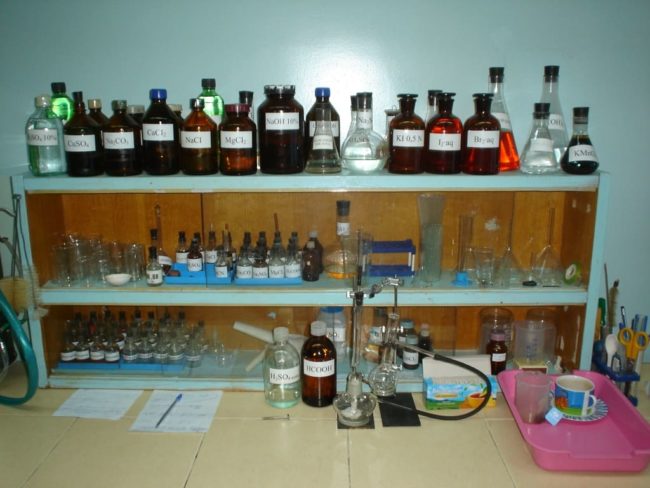 Хранение химических реактивов в лаборатории