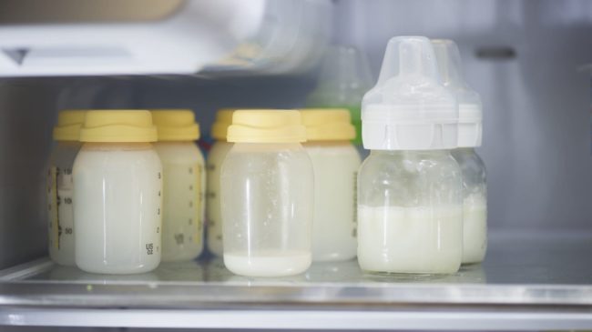 Как сохранить грудное молоко на длительное время?