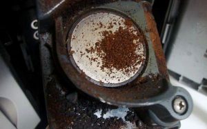 Чистка кофемашины и кофеварки от накипи и кофейных масел